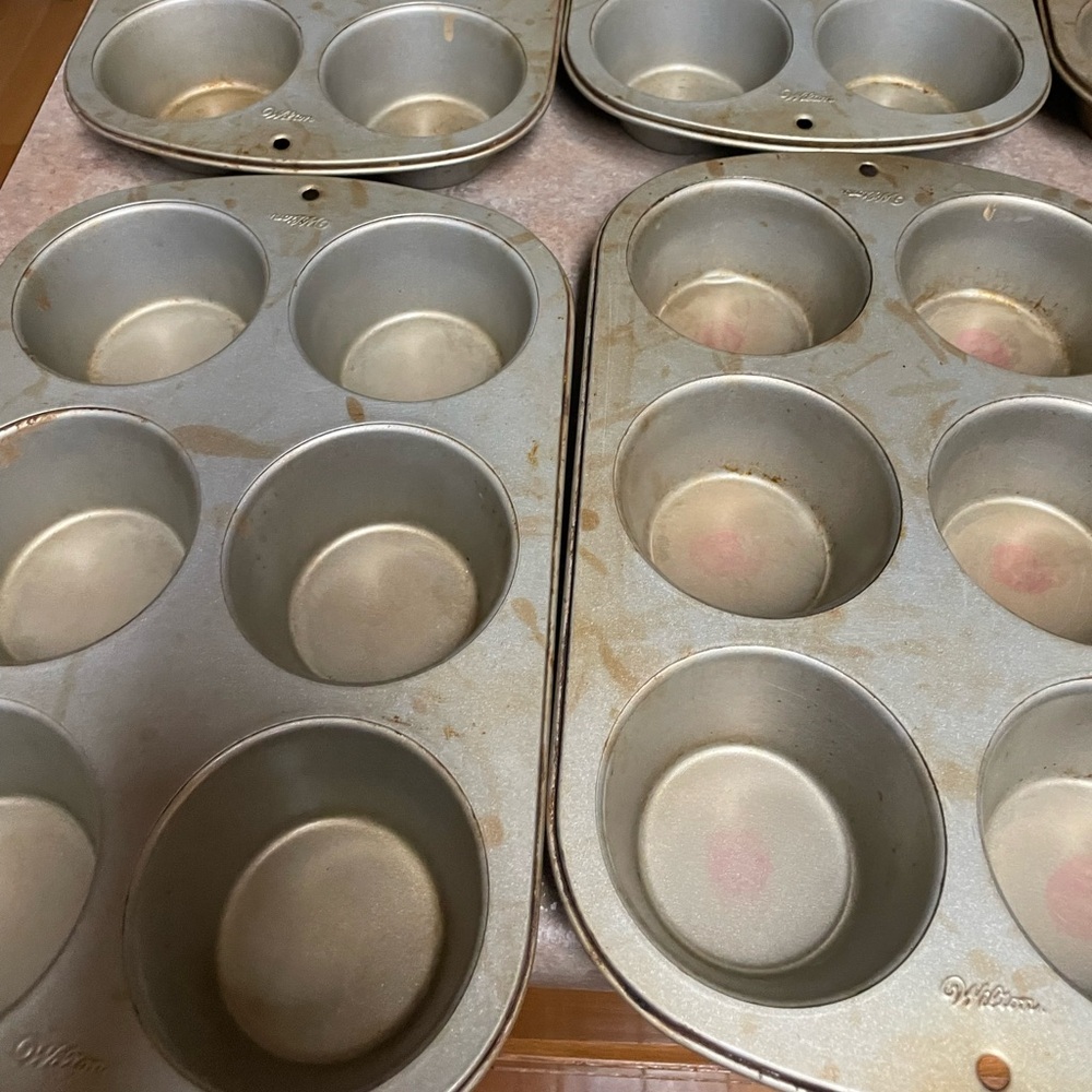 Wilton Silver Jumbo Muffin Pans